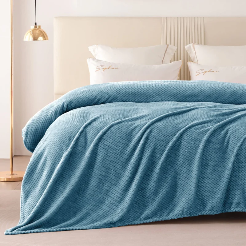 Cuddly blanket Super soft and warm fleece blanket for sofa, couch and bed with waffle pattern, cozy & comfortable blanket